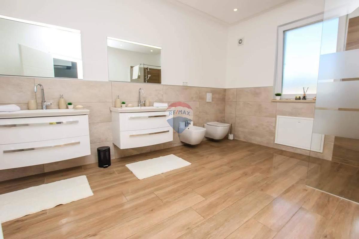 Casa Kaštelir, Kaštelir-Labinci, 429m2