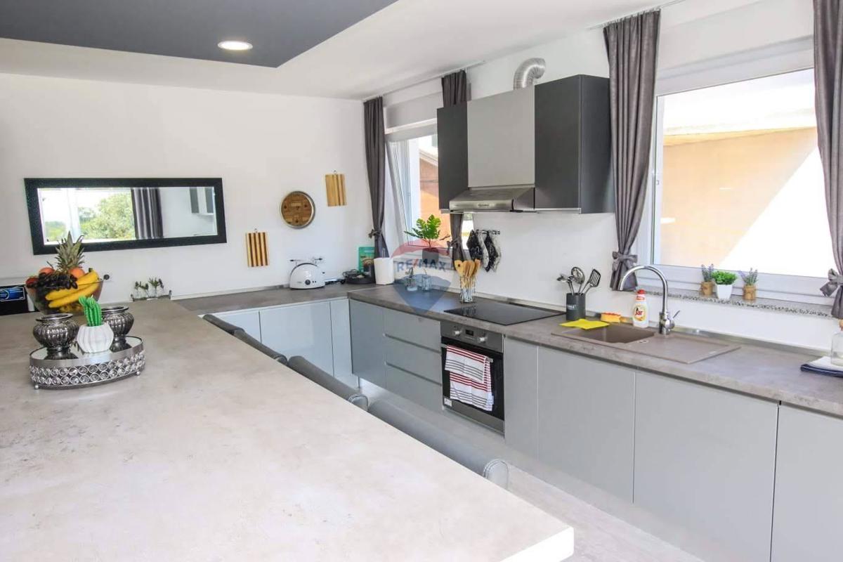 Casa Kaštelir, Kaštelir-Labinci, 429m2