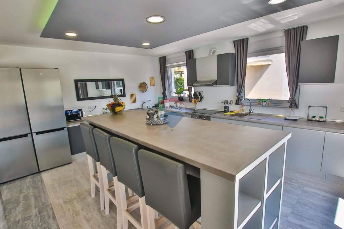 Casa Kaštelir, Kaštelir-Labinci, 429m2