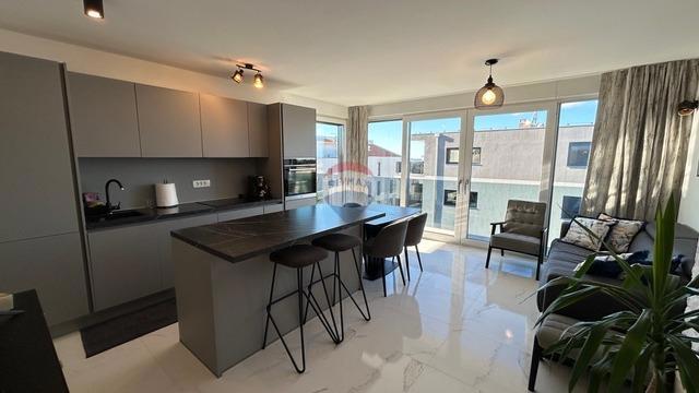 Appartamento a Novigrad con terrazza sul tetto e vista mare