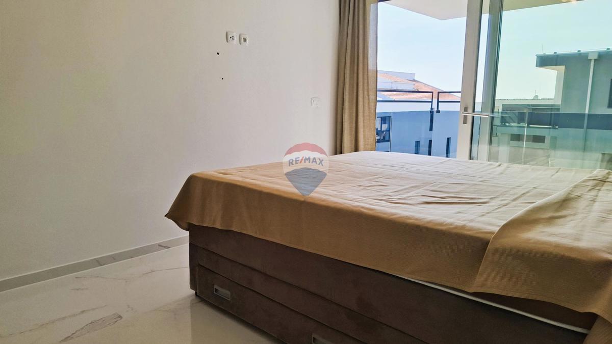 Appartamento a Novigrad con terrazza sul tetto e vista mare