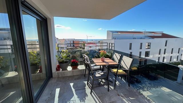 Appartamento a Novigrad con terrazza sul tetto e vista mare