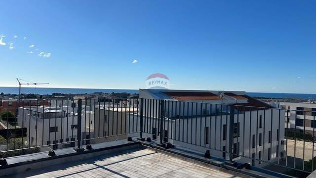 Appartamento a Novigrad con terrazza sul tetto e vista mare