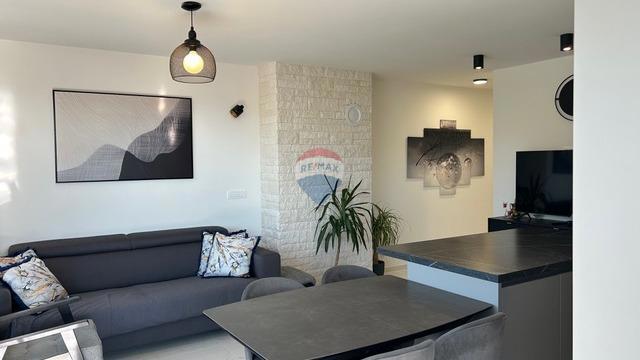 Appartamento a Novigrad con terrazza sul tetto e vista mare