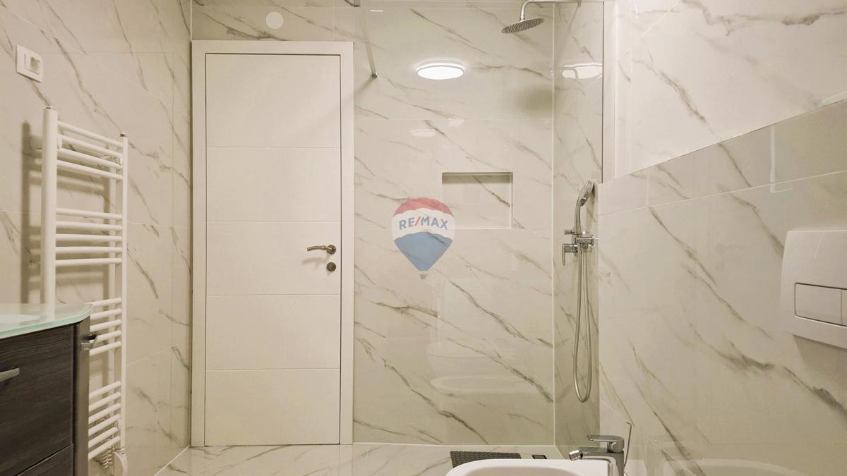 Appartamento a Novigrad con terrazza sul tetto e vista mare