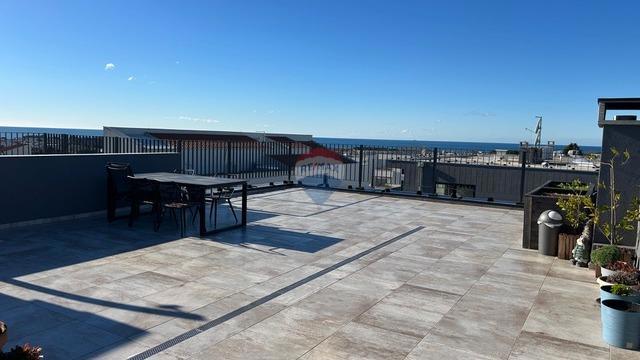 Appartamento a Novigrad con terrazza sul tetto e vista mare