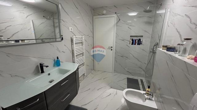 Appartamento a Novigrad con terrazza sul tetto e vista mare