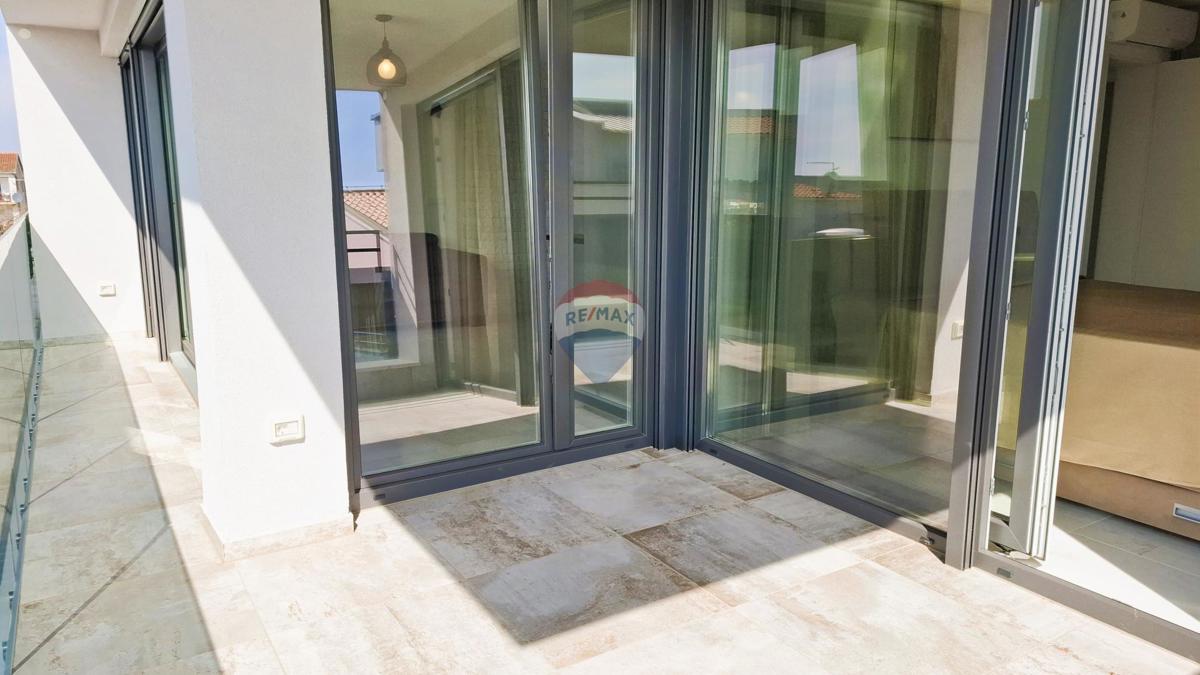 Appartamento a Novigrad con terrazza sul tetto e vista mare