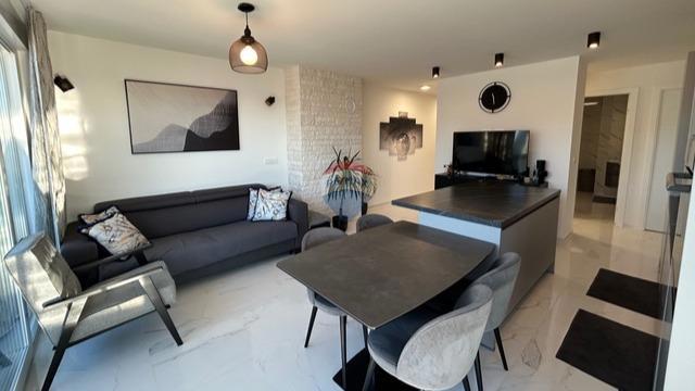 Appartamento a Novigrad con terrazza sul tetto e vista mare