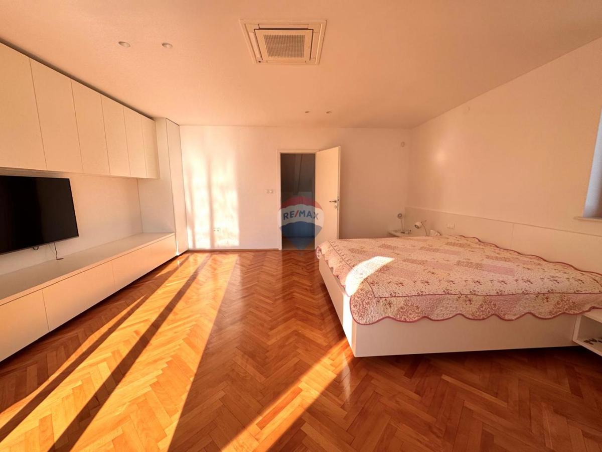 Casa Novi Vinodolski, 244m2