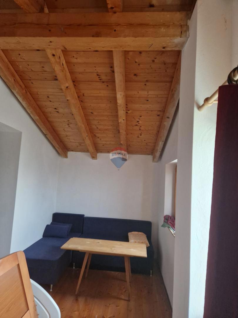 Istria, Marčana, Filipana – Casa in pietra di 200 m2con ampio giardino