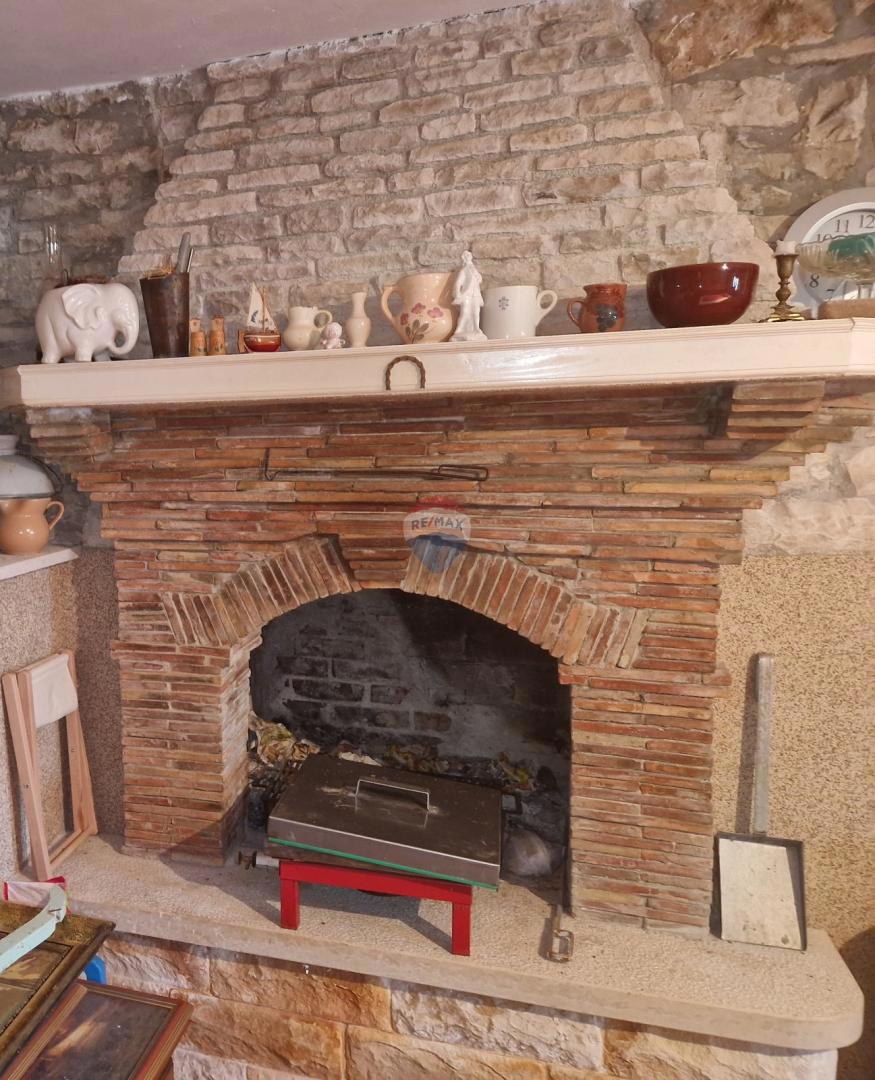 Istria, Marčana, Filipana – Casa in pietra di 200 m2con ampio giardino