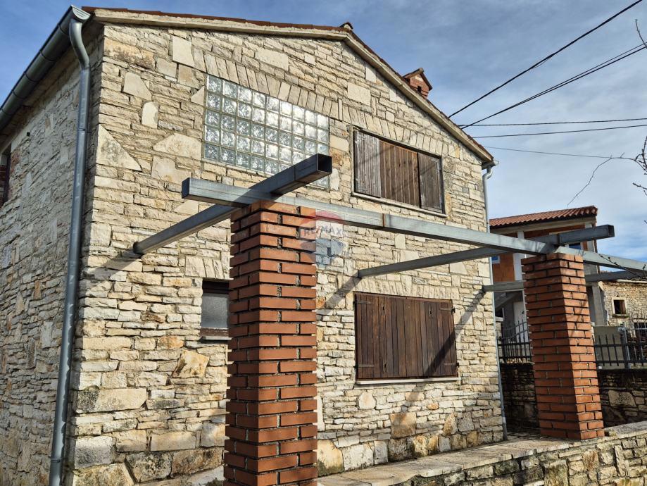 Istria, Marčana, Filipana – Casa in pietra di 200 m2con ampio giardino