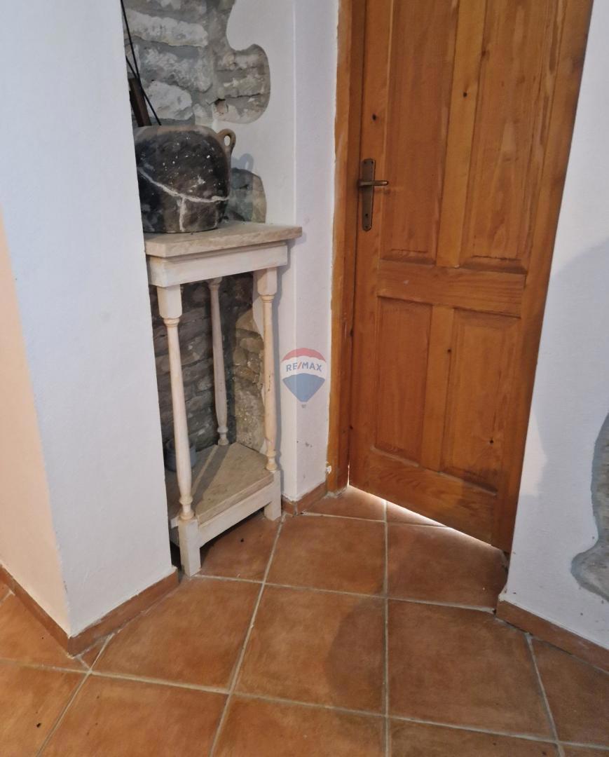 Istria, Marčana, Filipana – Casa in pietra di 200 m2con ampio giardino