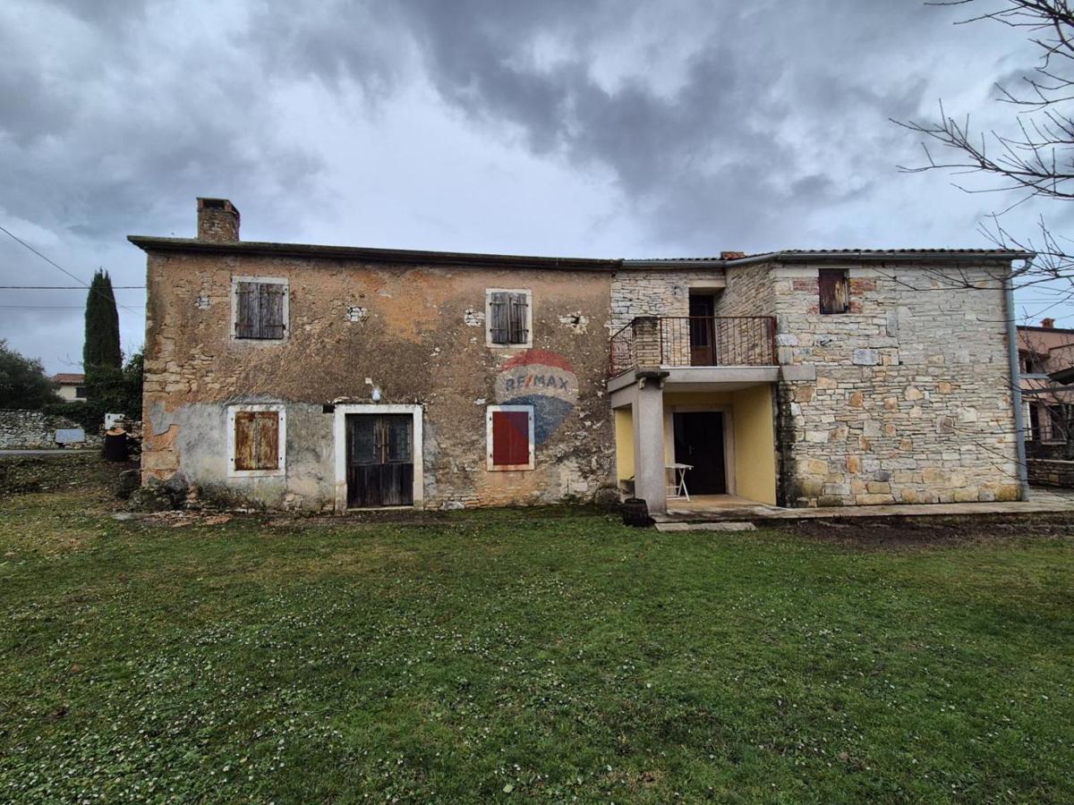 Istria, Marčana, Filipana – Casa in pietra di 200 m2con ampio giardino