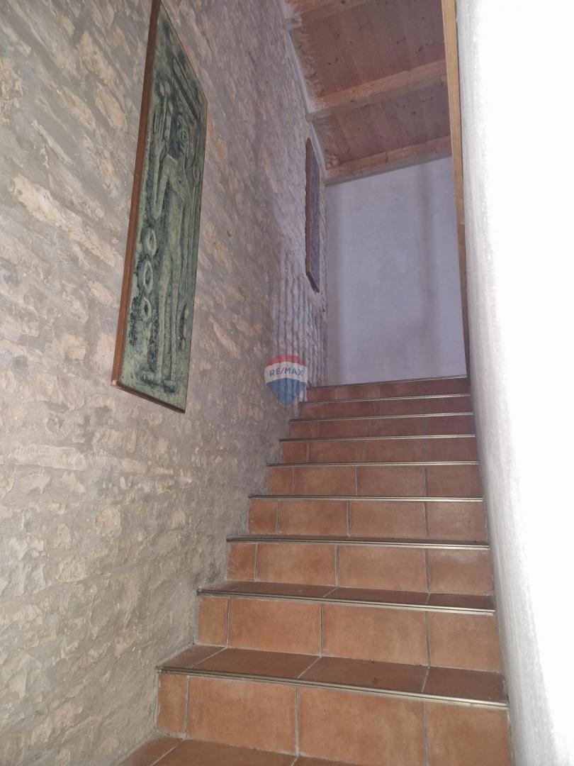 Istria, Marčana, Filipana – Casa in pietra di 200 m2con ampio giardino