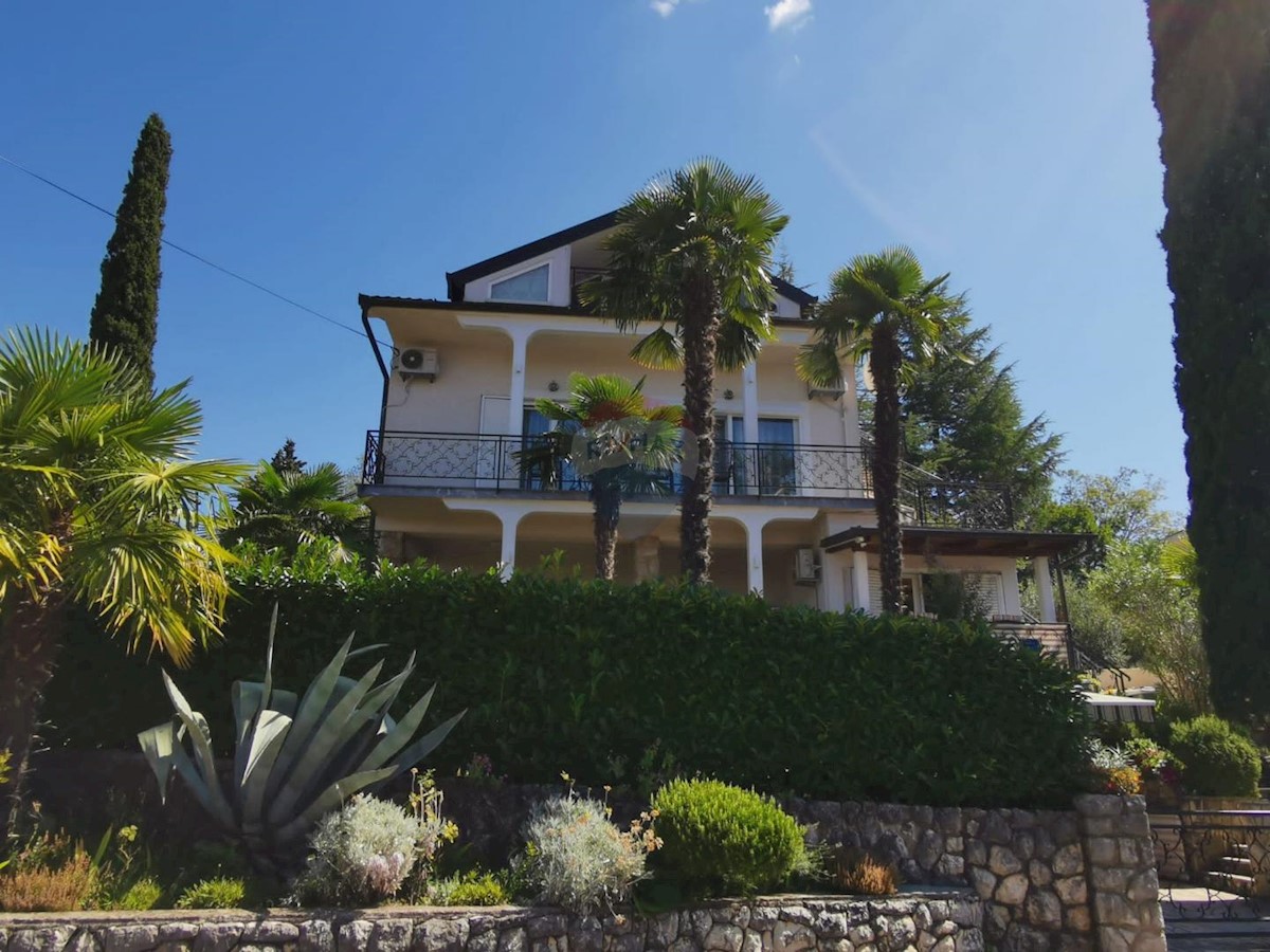 Malinska, Island Krk, beautiful villa only 100m from the sea and the beach!