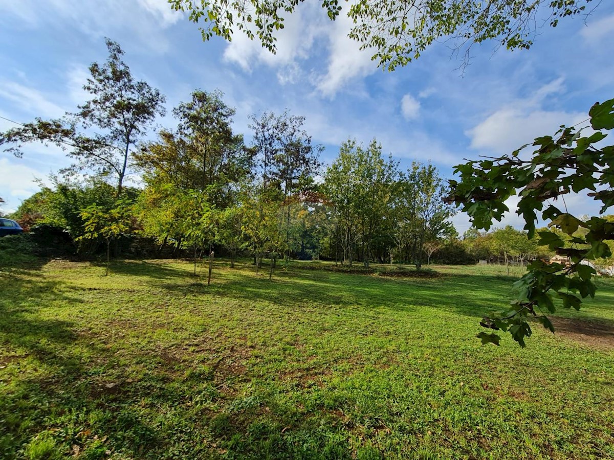 Terreno edificabile Kanfanar, 1.327m2