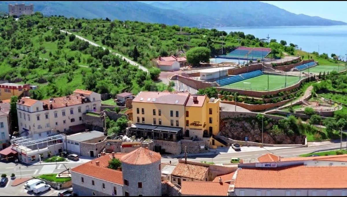 Senj, 1.145m2