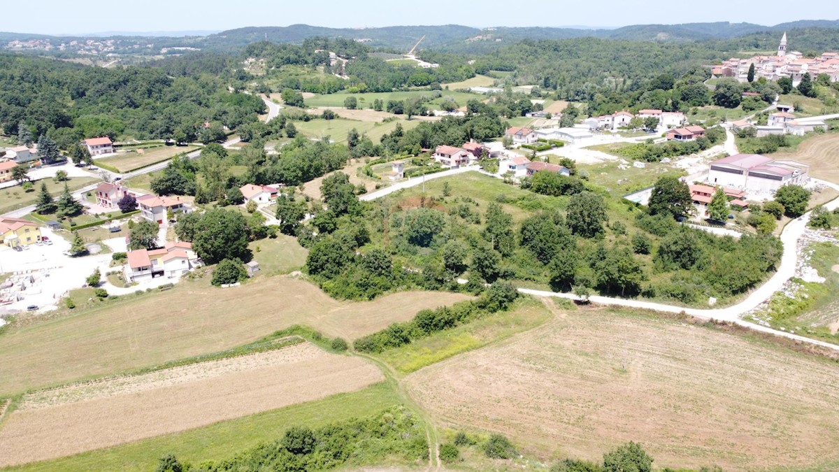 ISTRIA, TRVIŽ - Building plot 2383 m2, possible subdivision.