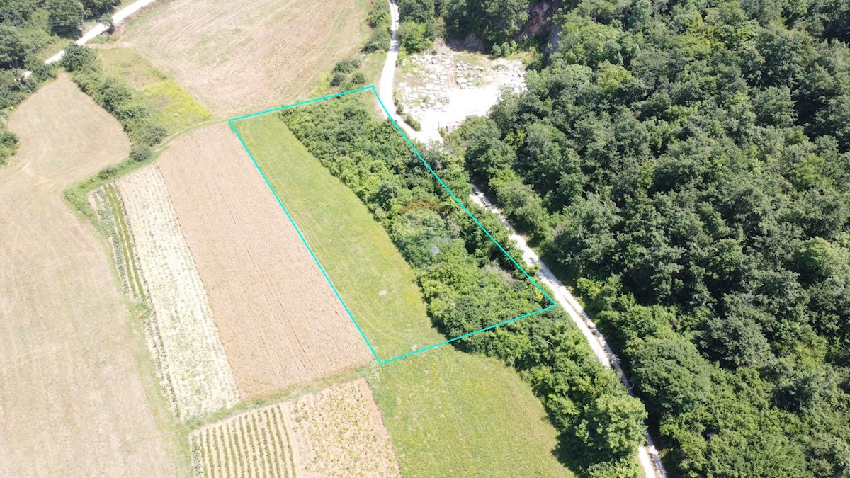 ISTRIA, TRVIŽ - Building plot 2383 m2, possible subdivision.