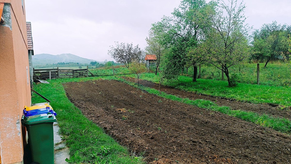 Casa Pothum Plaščanski, Plaški, 208m2