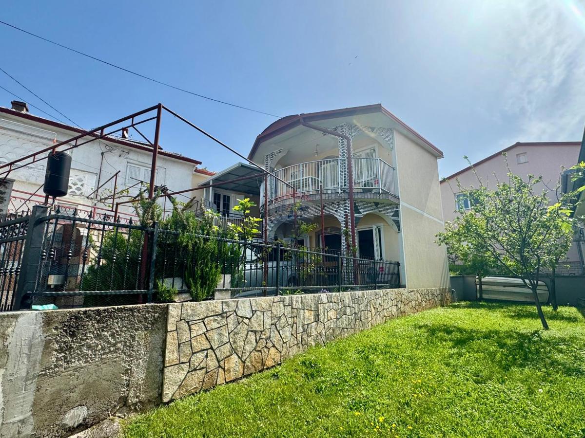 Novi Vinodolski – casa con 4 appartamenti