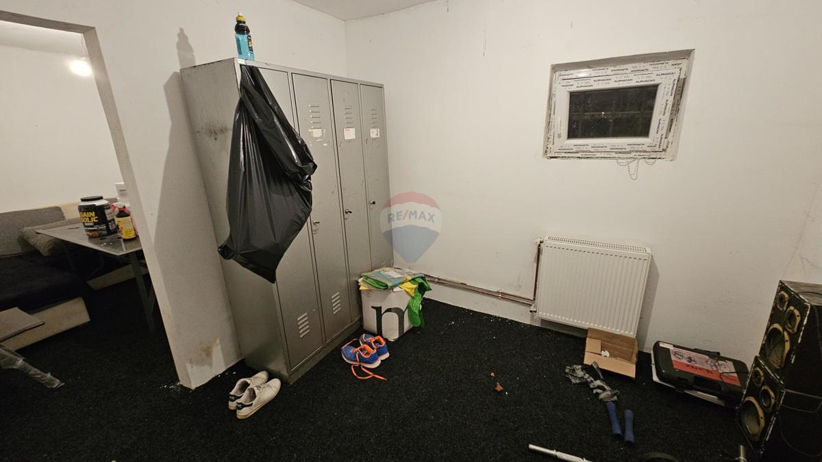 Attività commerciale Delnice, 1.000m2