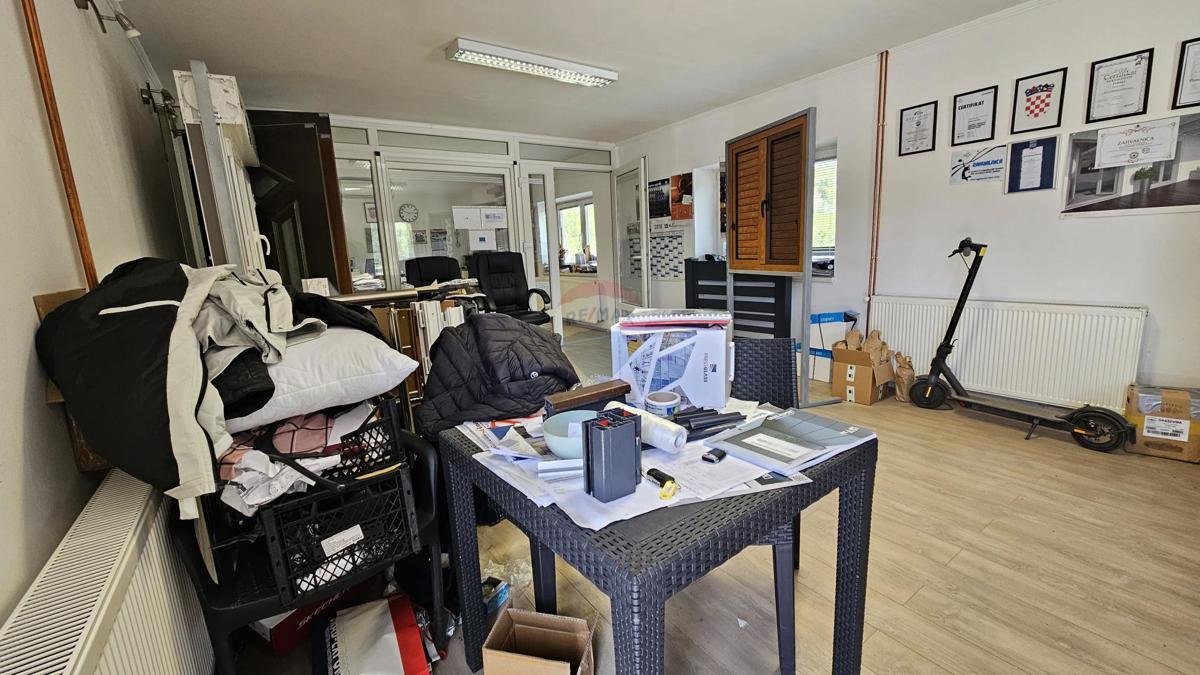 Attività commerciale Delnice, 1.000m2