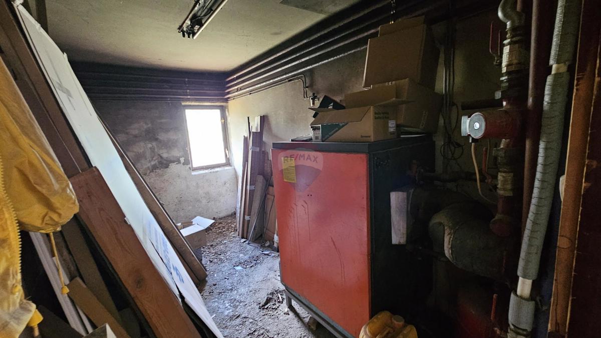 Attività commerciale Delnice, 1.000m2