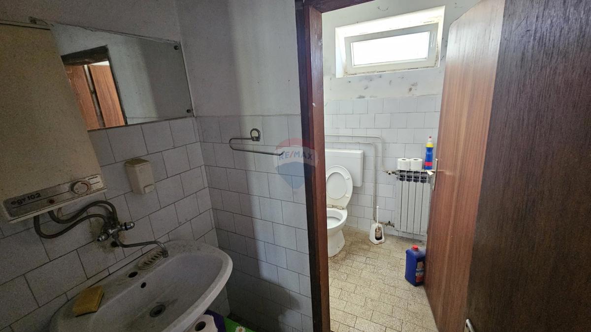 Attività commerciale Delnice, 1.000m2