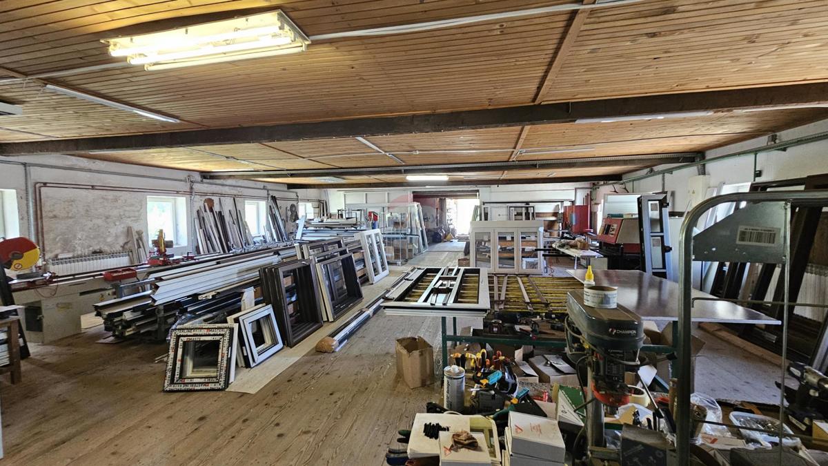 Attività commerciale Delnice, 1.000m2