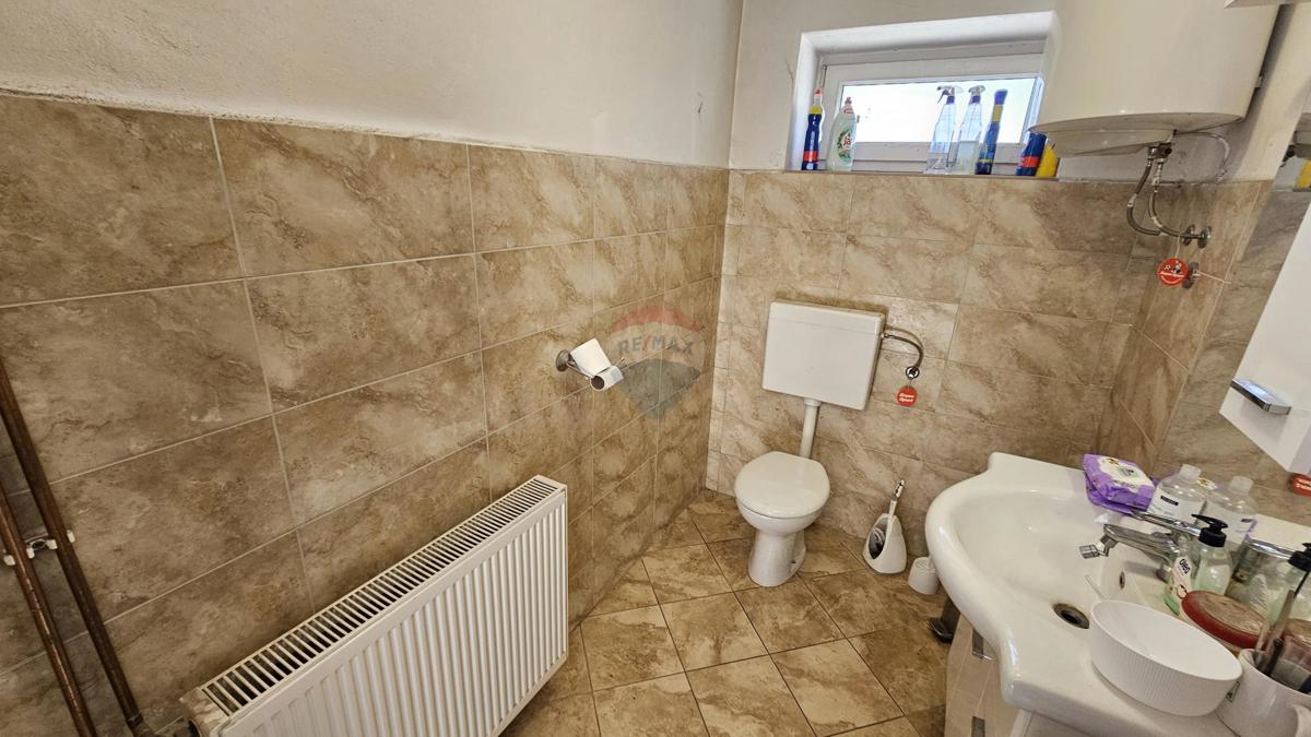 Attività commerciale Delnice, 1.000m2