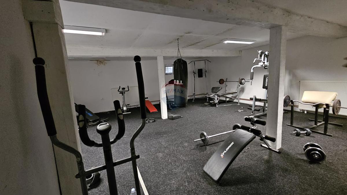 Attività commerciale Delnice, 1.000m2