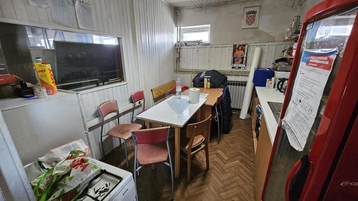 Attività commerciale Delnice, 1.000m2