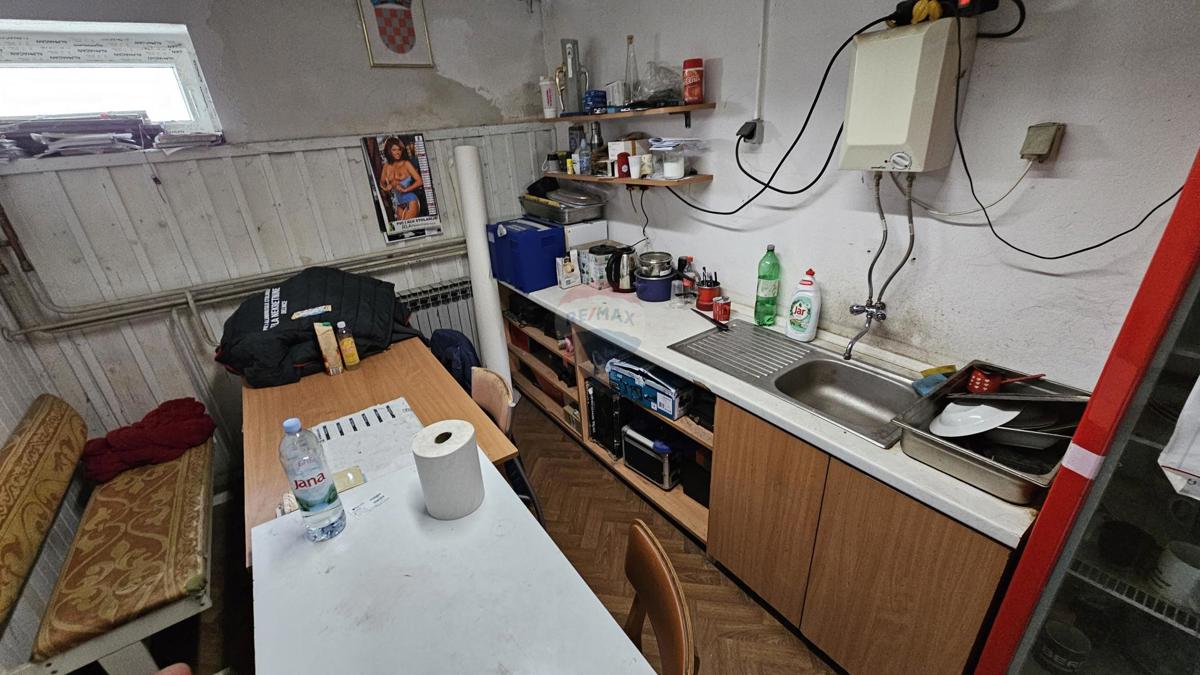 Attività commerciale Delnice, 1.000m2