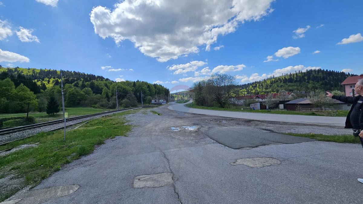 Attività commerciale Delnice, 1.000m2