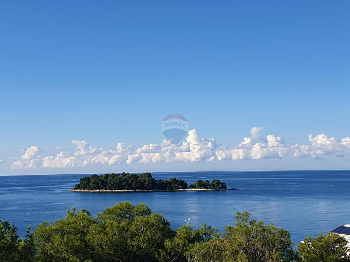 Istria, Rovigno, casa nel boschetto vicino al mare, parcheggio, 6 appartamenti