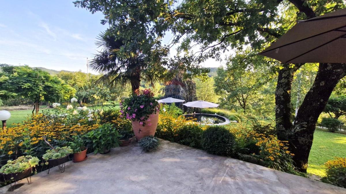 Pazin, Zarečje – Casa di 200 m² nella Natura, Verde e Vista sul Fiume