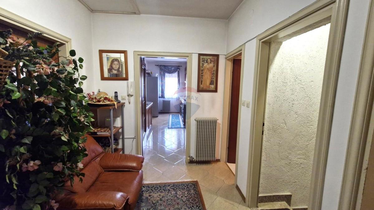 Pazin, Zarečje – Casa di 200 m² nella Natura, Verde e Vista sul Fiume