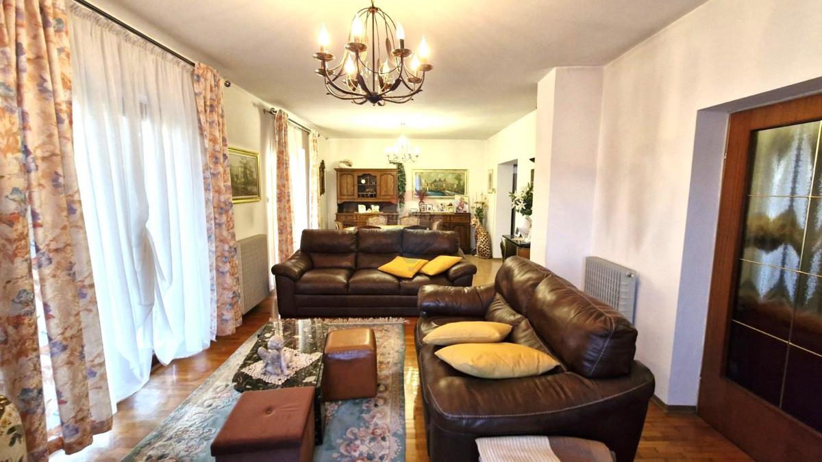 Pazin, Zarečje – Casa di 200 m² nella Natura, Verde e Vista sul Fiume