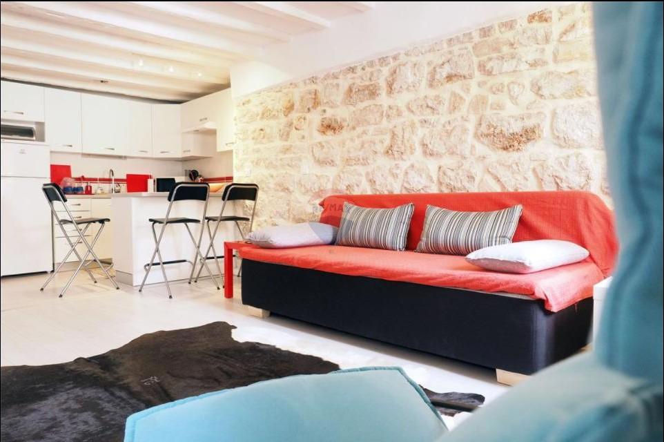 Istria, Rovigno, centro, strada tranquilla, appartamento completamente ristrutturato e arredato di 42 m²