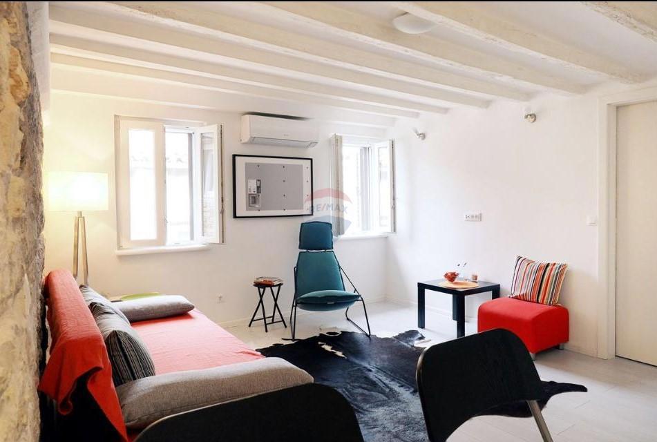 Istria, Rovigno, centro, strada tranquilla, appartamento completamente ristrutturato e arredato di 42 m²