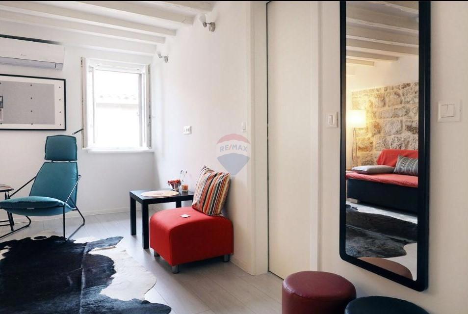 Istria, Rovigno, centro, strada tranquilla, appartamento completamente ristrutturato e arredato di 42 m²