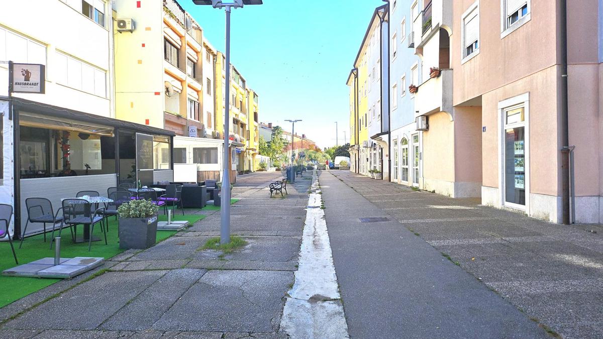 Attività commerciale Umag, 52,69m2