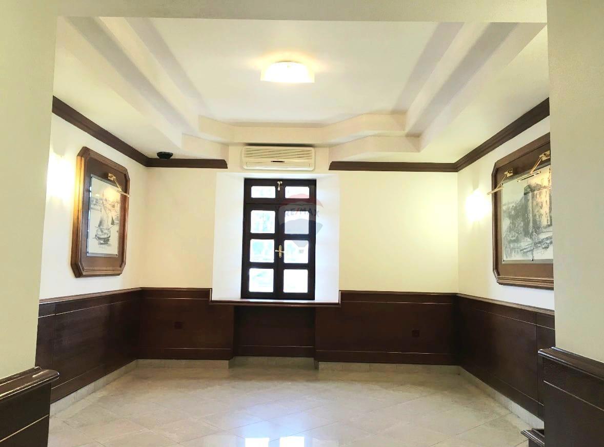 Attività commerciale Crikvenica, 150m2