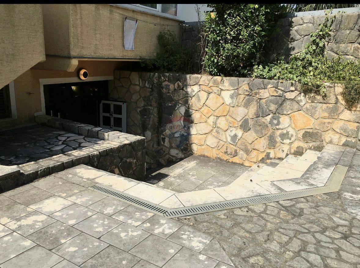 Attività commerciale Crikvenica, 150m2