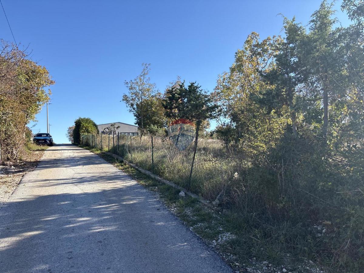 Istria, Barban Rebići – terreno edificabile con permesso valido, 1071 m2