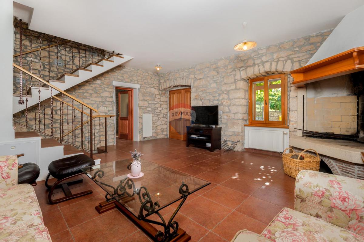 Casa Nedešćina, Sveta Nedelja, 350,88m2