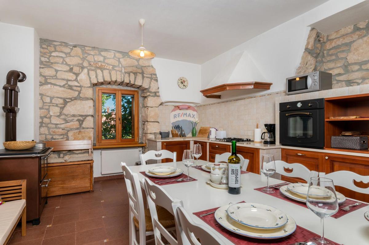 Casa Nedešćina, Sveta Nedelja, 350,88m2